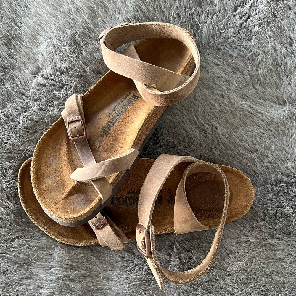 Birkenstock Women’s Yara Oiled Leather Flats